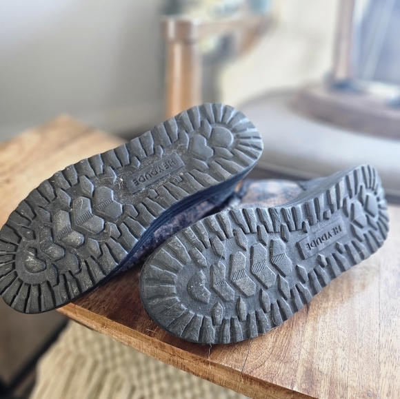 Hey dude booties size 6 - Picture 2 of 7